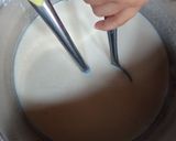 Foto langkah ke 2 dari resep Puding Pinggiran Roti Tawar Lapis Karamel.