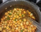 A picture of step 8 of Sindhi makhana curry.