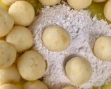 Foto langkah ke 2 dari resep Cheesy Potato Balls.