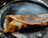 A picture of step 5 of Crispy Rava Mysore masala dosa.