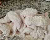 صورة لخطوة 2 من وصفة اجنحة دجاج 🍗 بدبس رمان وطماطم لذيذة طرية بتتبيلة سهلة، طعم لايق