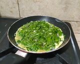 Foto langkah ke 3 dari resep Telur dadar daun So.