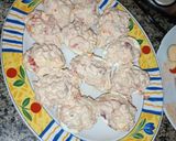 Foto del paso 4 de la receta: Huevos rellenos con atún gambas y surimi