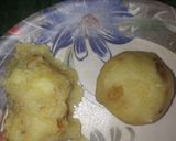 A picture of step 3 of Potato ladoo.