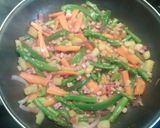 Foto del paso 3 de la receta Fideos secos con verduritas y jamón