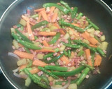 Foto del paso 3 de la receta: Fideos secos con verduritas y jamón