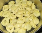 Foto del paso 1 de la receta Raviolis fresco de carne en salsa de puerro, champiñones y huevo de codorniz