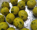 A picture of step 5 of Batata Vada.