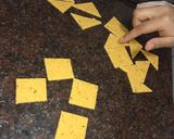 Foto del paso 3 de la receta: Nachos caseros con cheddar!!!
