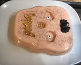Une image de l'étape 8 de Entremets skull vanille et pralines roses.
