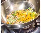 A picture of step 3 of Vegetable brown bread upma.
