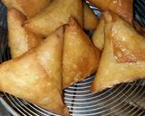 A picture of step 3 of Chicken tikka samosas.