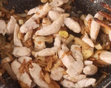 Foto del paso 3 de la receta: 🍛 Arroz con pollo al curry 💛