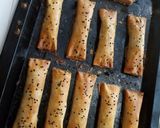 A picture of step 12 of Crunchy chicken filo cigars.