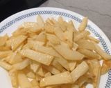 Foto del paso 3 de la receta Patatas fritas clásicas (bastones crujientes)