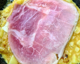 Foto del paso 3 de la receta: Tortilla de patata rellena de jamón y queso