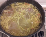 Foto del paso 5 de la receta: Caldo de pollo moldavo con fideos caseros "zeama"