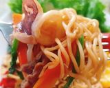 Hình bước làm 5 của món Mì gói xào mực,thịt bò và rau củ