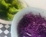Foto del paso 1 de la receta: Ensalada con repollo morado, brócoli, zanahoria, queso crema !Limón !