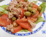 Foto del paso 4 de la receta: Ensalada de lechuga y bonito