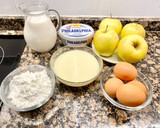Foto del paso 1 de la receta: Tarta de queso rellena con manzanas
