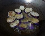 Foto langkah ke 1 dari resep Terong Masak Kecap.