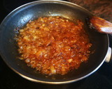 Foto del paso 1 de la receta: Bastoncillos de perca empanados con cebolla caramelizada