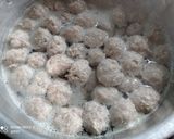 Foto langkah ke 7 dari resep Bakso campur daging sapi dan daging ayam.