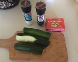 A picture of step 1 of Curry chicken breasts with zucchini/courgette.