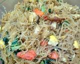 Foto langkah ke 5 dari resep Bihun goreng suwir ayam.
