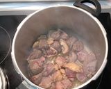 Foto del paso 2 de la receta: Guiso de Ternera al Vino Tinto