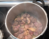 Foto del paso 2 de la receta: Guiso de Ternera al Vino Tinto