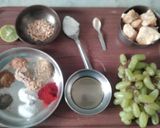 A picture of step 1 of Chatpati Green Grapes Chutney.