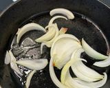 Hình bước làm 3 của món Măng Xào Hành Tây Rau Răm Chay