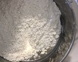Hình bước làm 3 của món Bánh bông lan phô-mai chuối dâu