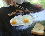 Tükörtojás, ahogy mi szeretjük recept fázis 3 fotója