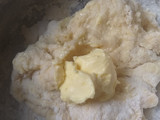 Roti isi ubi ungu
