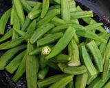 A picture of step 2 of Bhindi gosht salan (Lady finger, Okra).