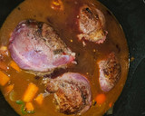 Foto del paso 4 de la receta: Canelón de carrilleras de cerdo al vino tinto con setas de temporada