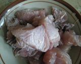 Foto langkah ke 1 dari resep Tuna kuah kuning asam pedas.