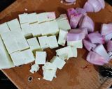 A picture of step 1 of Kadai Paneer.