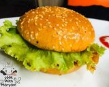 A picture of step 4 of Chicken shami burger with crunchy fries 😋👌.