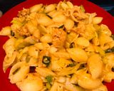A picture of step 3 of Shell macaroni.