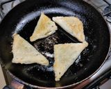 मटार चीज ट्रॅंगल्स (Matar Cheese Triangle Recipe In Marathi) रेसिपी स्टेप 3 फोटो 