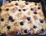 Foto del paso 4 de la receta: 74. Coca Sant Joan de crema y cerezas de temporada/Panificadora