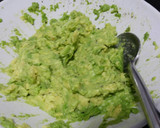 Foto del paso 1 de la receta: Sándwich de aguacate, salmón ahumado y pepinillos ♡