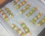Foto del paso 2 de la receta: Brochetas de pulpo y verduras al horno