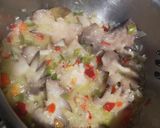 Foto del paso 3 de la receta: Crestas de pollo guisadas