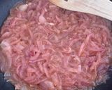 Foto del paso 5 de la receta: Cebolla morada caramelizada sin azúcar a fuego lento