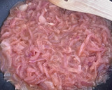 Foto del paso 5 de la receta: Cebolla morada caramelizada sin azúcar a fuego lento